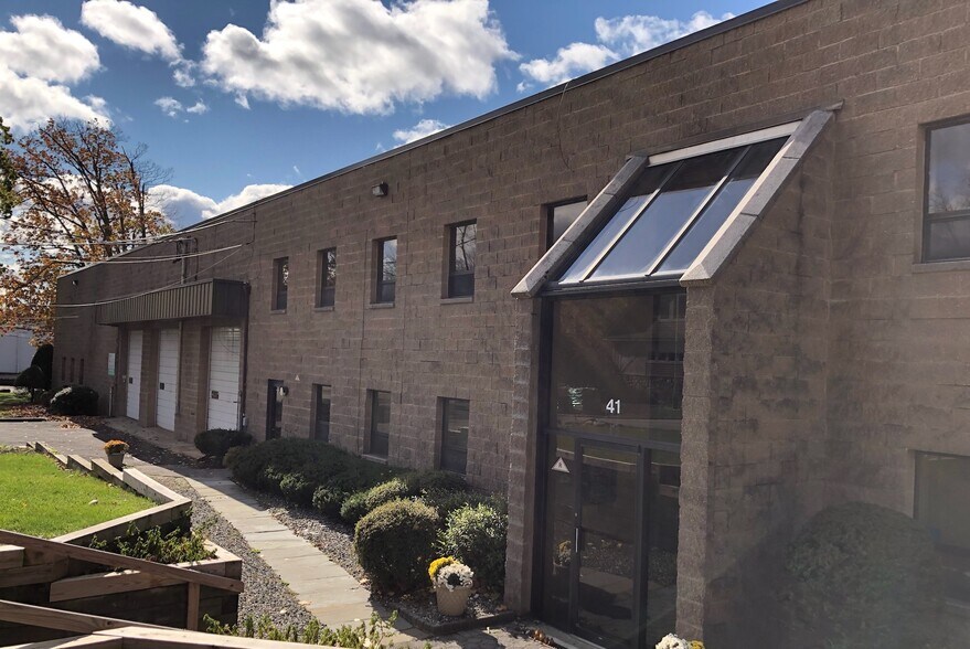 More Photos Of 41 Orchard St, Ramsey Warehouse For Lease