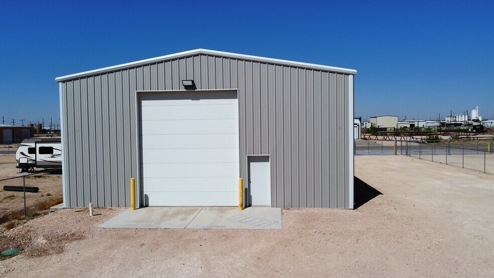 More Photos Of 1505 Elwyn, Midland Industrial For Lease