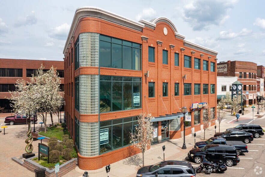 Primary Photo Of 53-57 N Main St, Mount Clemens Office For Lease