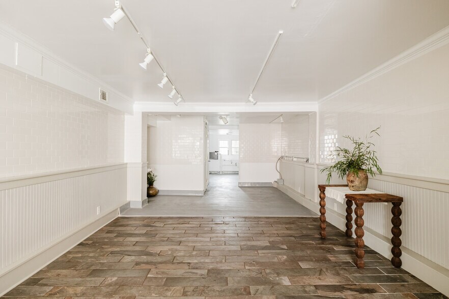 More Photos Of 323 Warren St, Hudson Storefront Retail Residential For Sale