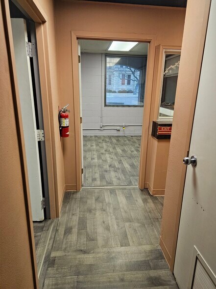 More Photos Of 103 S Fannin Ave, Cameron Office For Lease