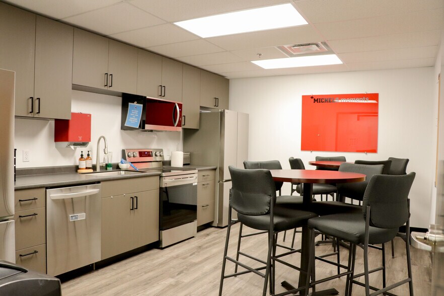 More Photos Of 3601 82nd Ave, Leduc Flex For Lease