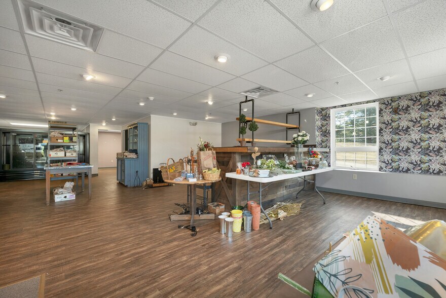 More Photos Of 45 Londonderry Tpke, Hooksett Office For Lease