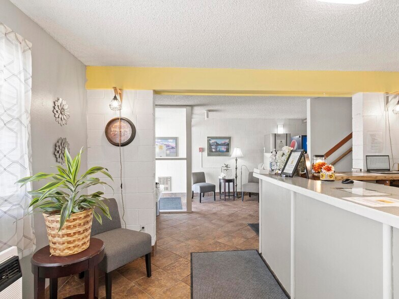 More Photos Of 1904 E Cedar St, Rawlins Hotel For Sale