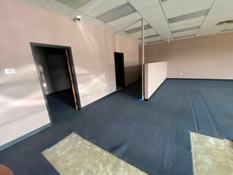 More Photos Of 115 W Industrial Park Rd, Harrison General Retail For Lease