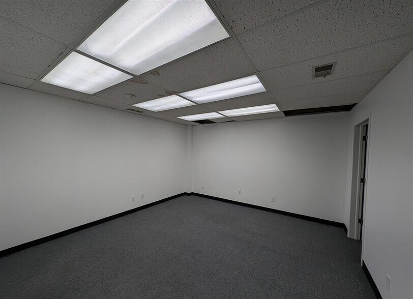 More Photos Of 7501 N University St, Peoria General Retail For Lease