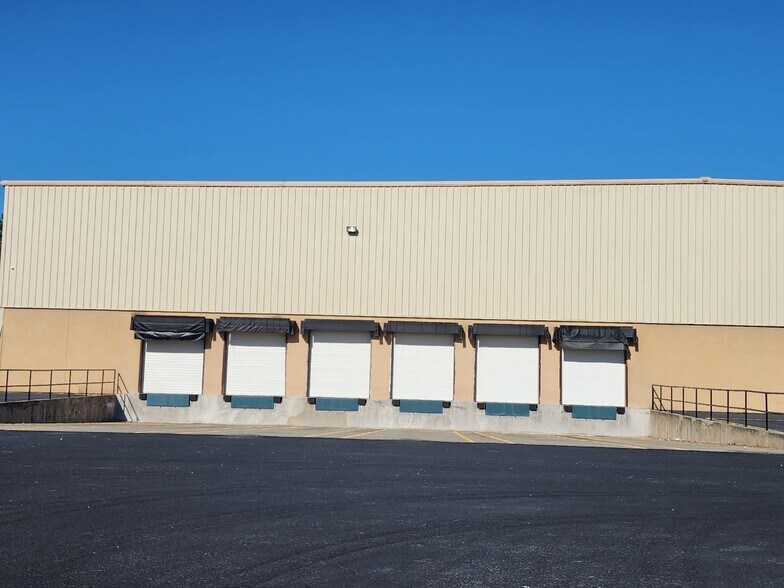 More Photos Of 1650 Oracal Pky, Ellabell Warehouse For Lease