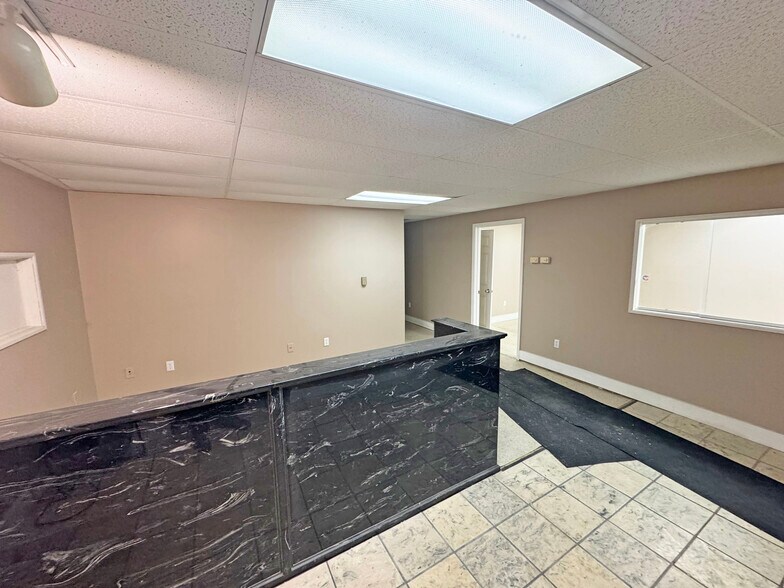 More Photos Of 2371 N Rainbow Dr, Warsaw Warehouse For Lease