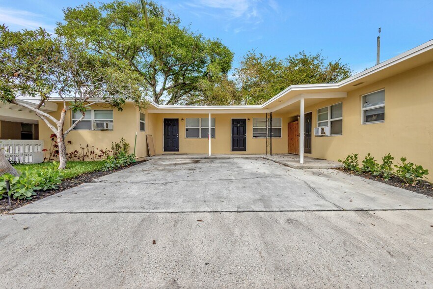 More Photos Of 832 S J St, Lake Worth Beach Multifamily For Sale