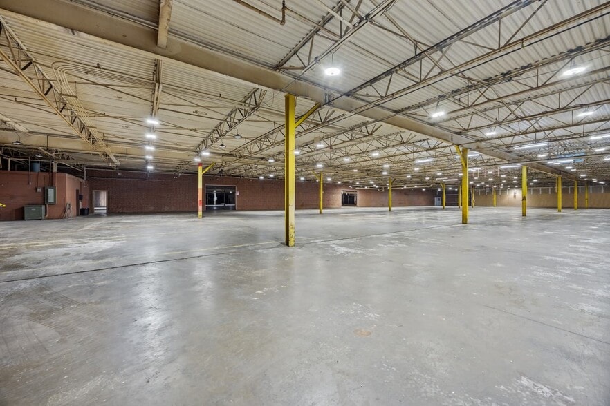 More Photos Of 67 Biesecker Rd, Lexington Manufacturing For Lease