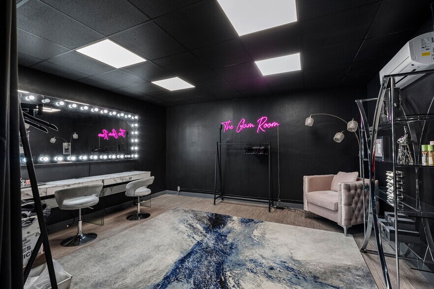 More Photos Of 18401 US Highway 19 N, Clearwater Office For Sale