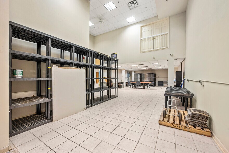 More Photos Of 14 Ilene Ct, Hillsborough Flex For Lease