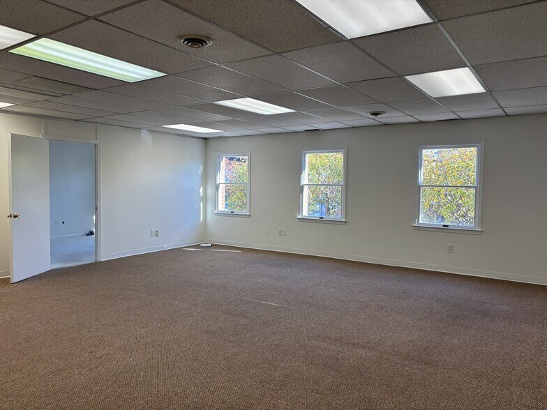 More Photos Of 39-51 Pine St, New Canaan Medical For Sale