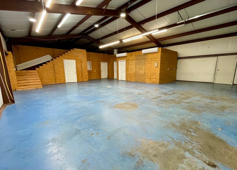 More Photos Of 10291 Robinson Dr, Tyler Industrial For Lease