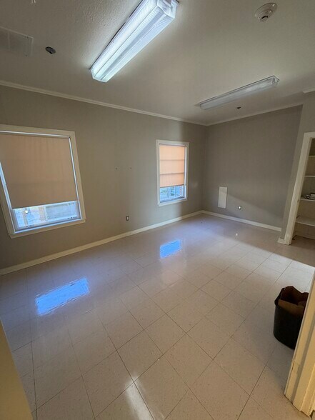 More Photos Of 7470 TX-154, Marshall Specialty For Sale