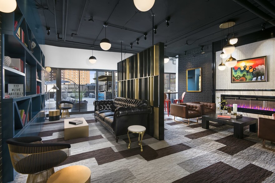 More Photos Of 2 E 8th St, Chicago Apartments For Lease