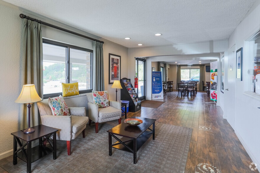 More Photos Of 1945 Southgate Pky, Cambridge Hotel For Sale