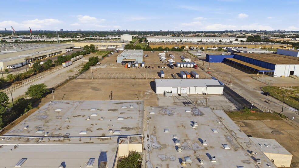 More Photos Of 2820 Oakland Ave, Garland Truck Terminal For Lease