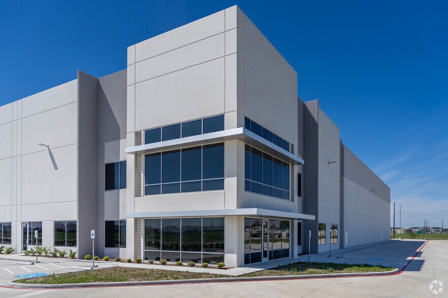 More Photos Of 13930 Journey Rd, Houston Warehouse For Sale