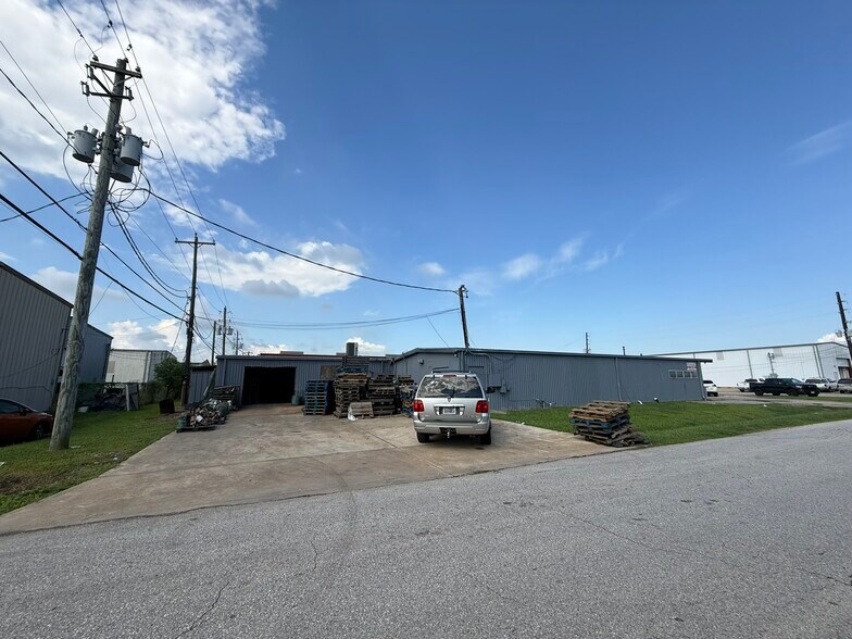 More Photos Of 1202 Washington, South Houston Industrial For Sale