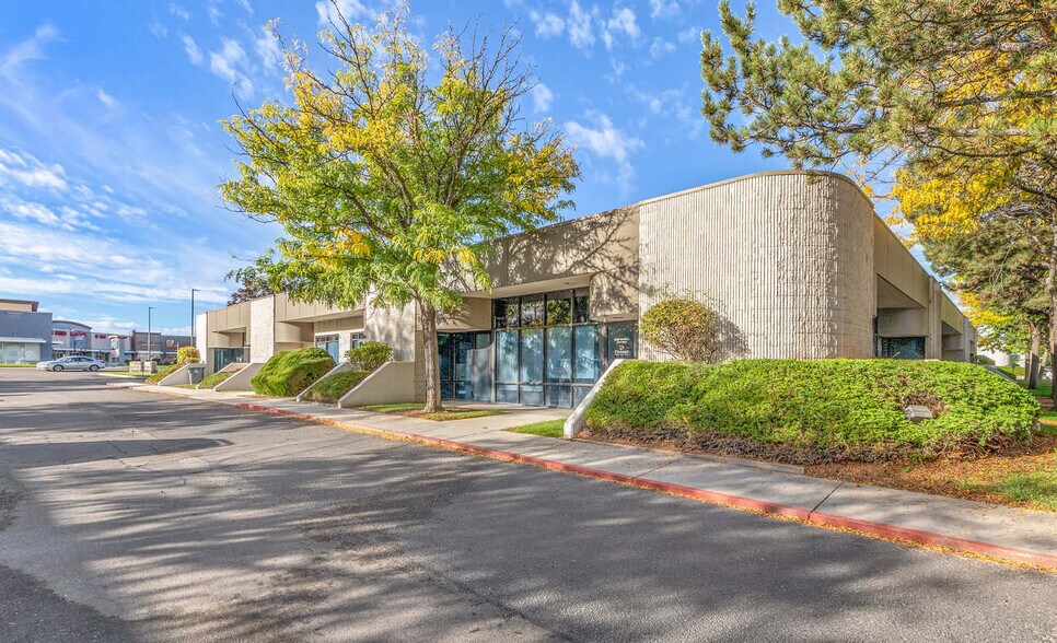 More Photos Of 8100 Emerald St, Boise Office For Sale