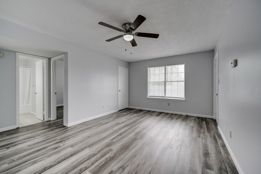 More Photos Of 1906 W Matthews Ave, Jonesboro Apartments For Sale