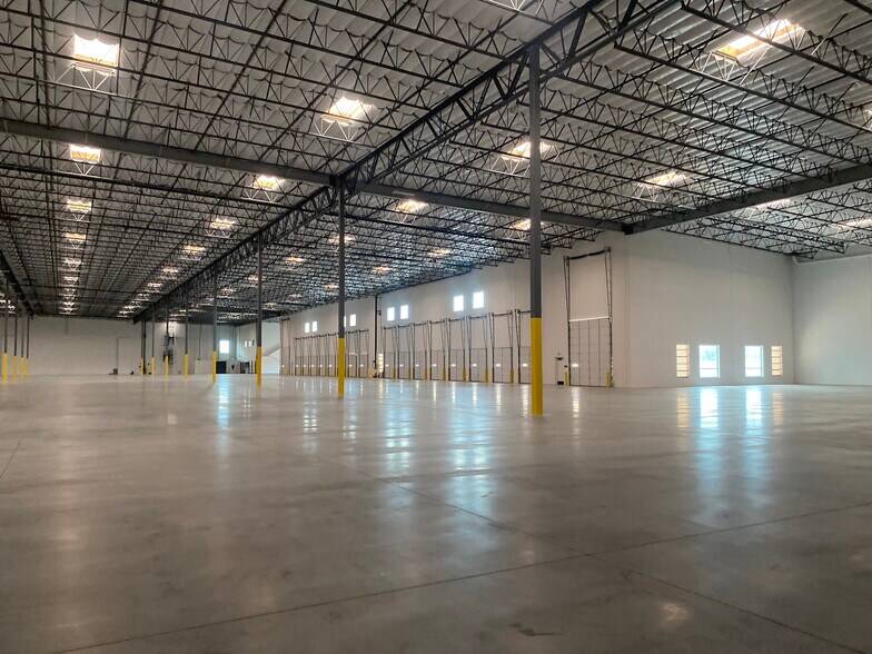 More Photos Of 2610 E Alessandro Blvd, Riverside Distribution For Lease