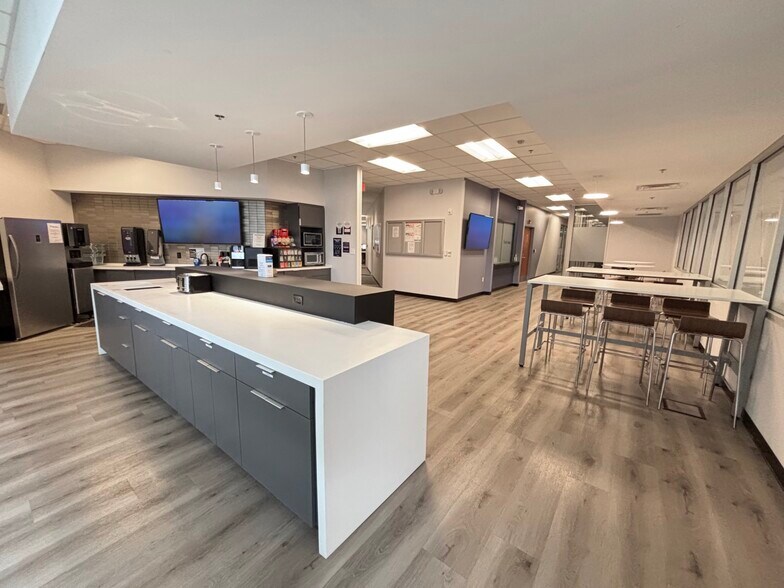 More Photos Of 8311 Cypress Plaza Dr, Jacksonville Office For Sale