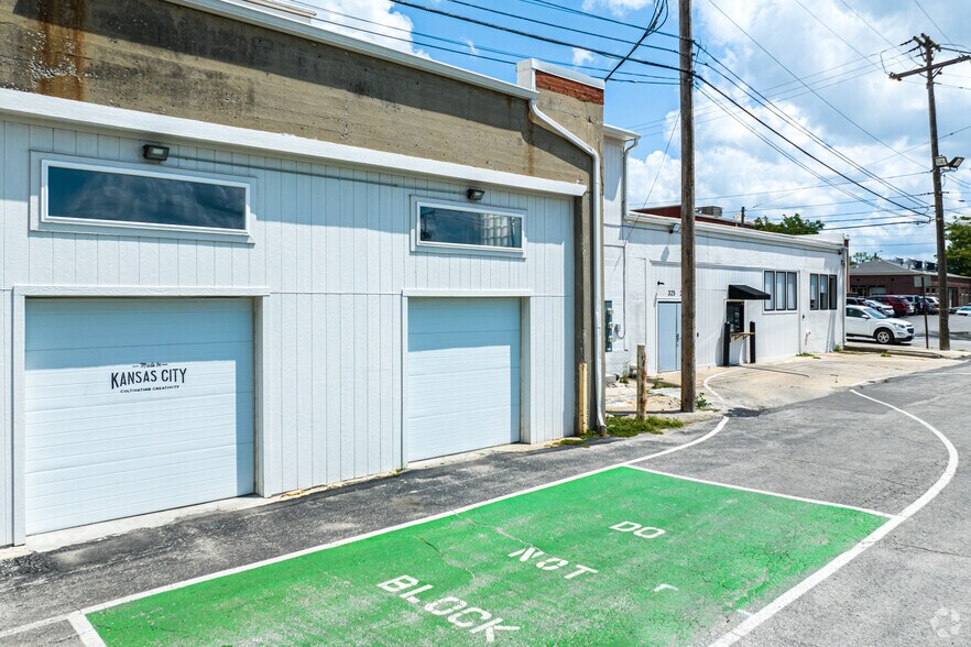 More Photos Of 325 E 31st St, Kansas City Office For Lease