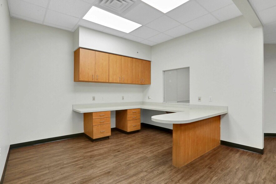 More Photos Of 1712-1736 University Blvd S, Jacksonville Medical For Sale
