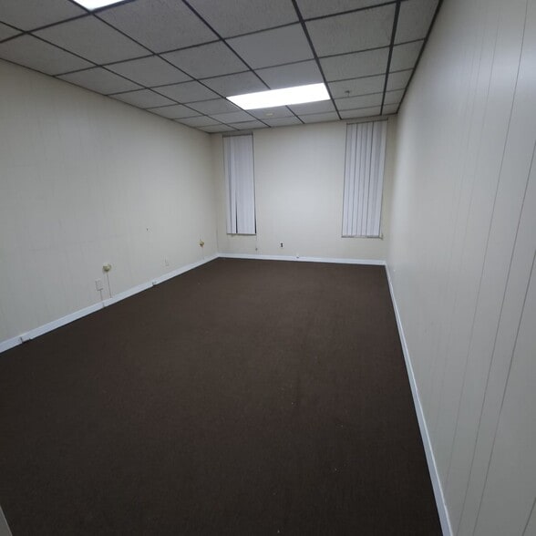 More Photos Of 2480 W 82nd St, Hialeah Warehouse For Lease