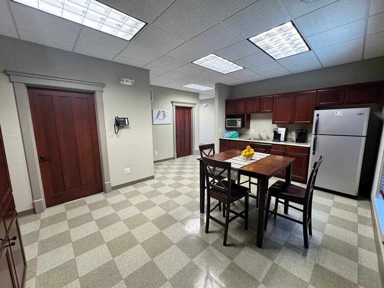More Photos Of 1713 Tullamore Ave, Bloomington Medical For Lease