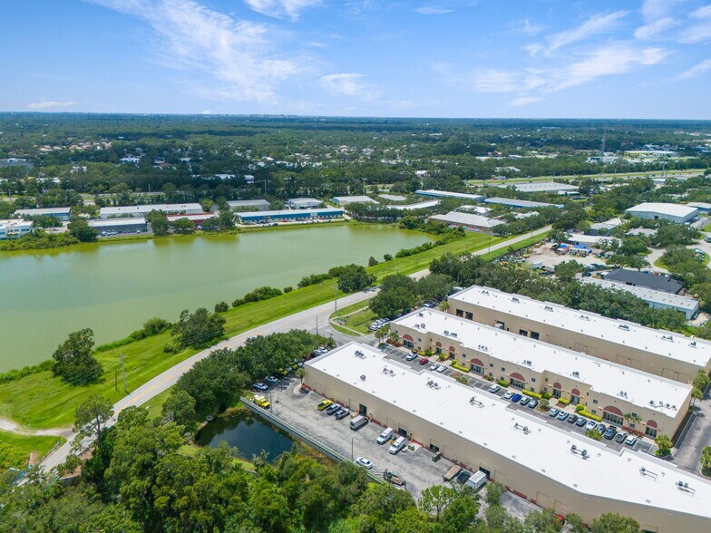 More Photos Of 6341 Porter Rd, Sarasota Light Distribution For Sale