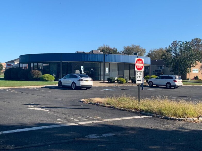 More Photos Of 620 E Rt 33, Hightstown Restaurant For Sale