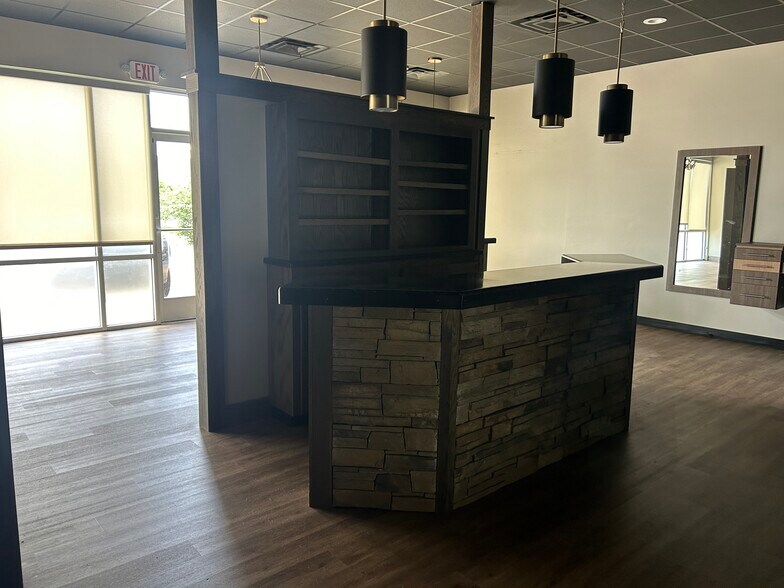 More Photos Of 338 S Andover Rd, Andover General Retail For Lease