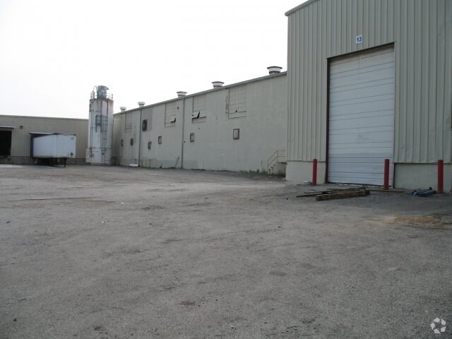 More Photos Of 802 Kyle Ave, Roanoke Warehouse For Lease