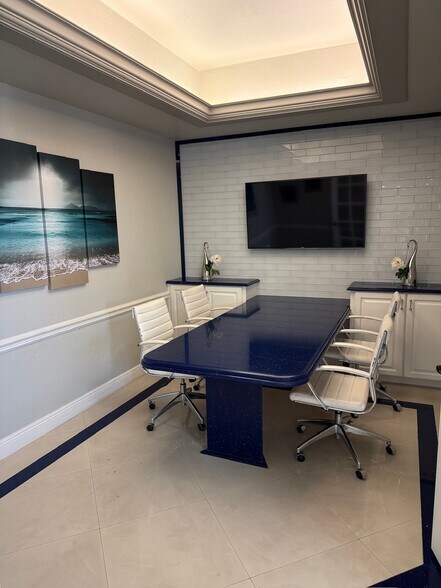 More Photos Of 297-311 Airport Pulling Rd N, Naples Warehouse For Lease