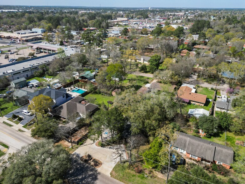 More Photos Of 408 Wilson Rd, Conroe Loft Creative Space For Lease