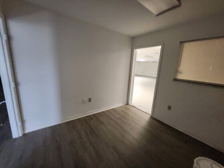 More Photos Of 1740 NE 23rd Ter, Ocala Warehouse For Lease