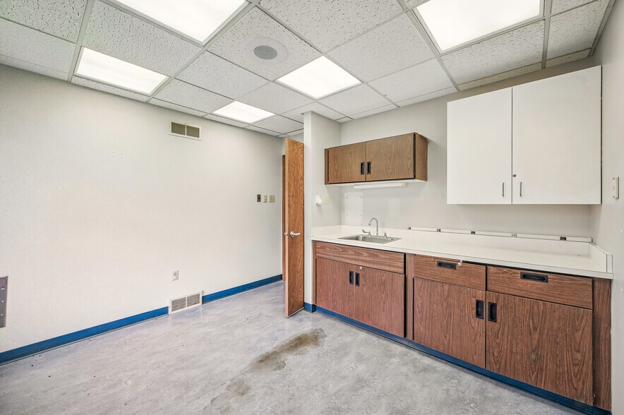 More Photos Of 2000 Green St, Farrell Medical For Sale