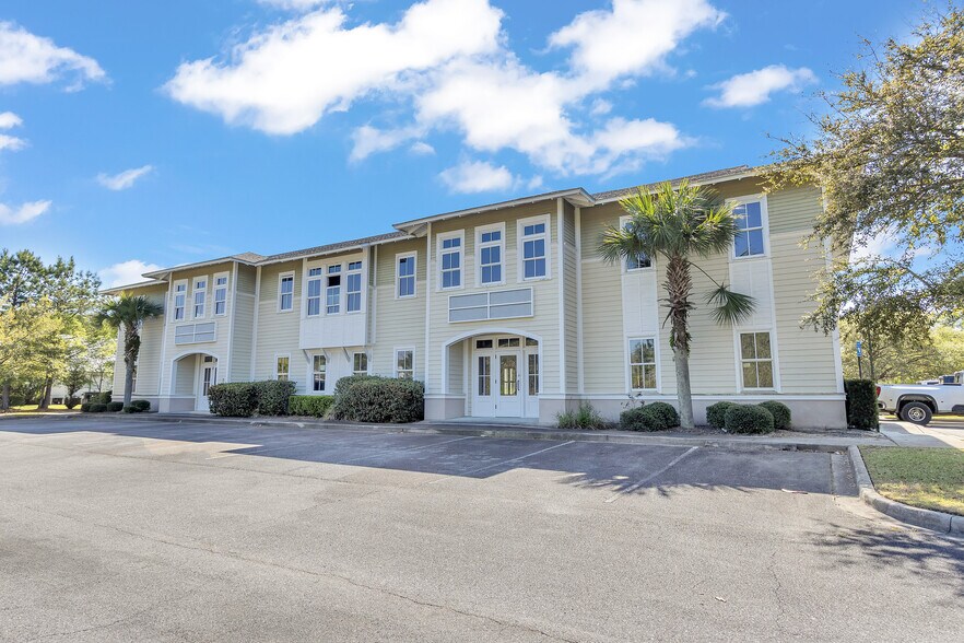 More Photos Of 100 Timber Trail Rd, Richmond Hill Office For Sale