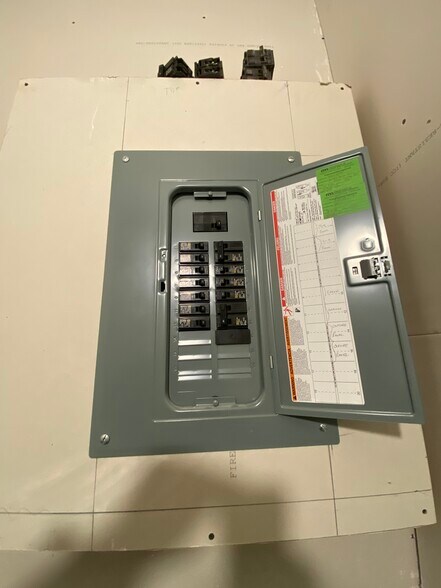 More Photos Of 817 Marshall St, Albert Lea Flex For Sale