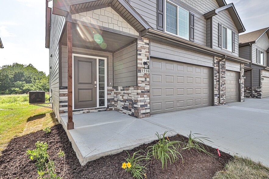More Photos Of Shale Ct, Grain Valley Apartments For Sale