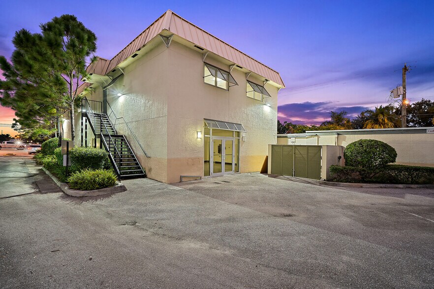 More Photos Of 800 W Indiantown Rd, Jupiter Storefront Retail Office For Lease