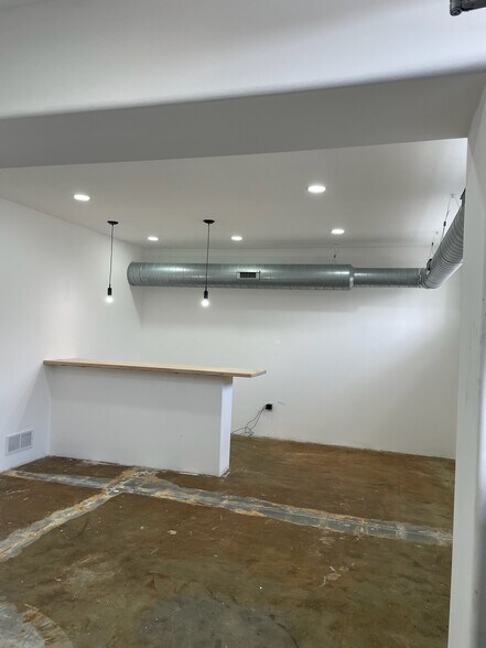 More Photos Of 330 E Oak St, Louisville Office For Sale