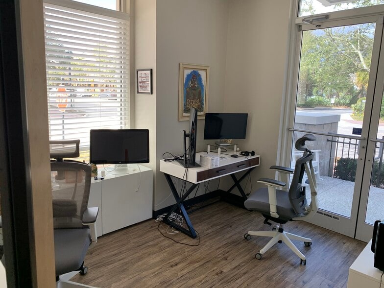 More Photos Of 245 Seven Farms Dr, Daniel Island Office For Lease