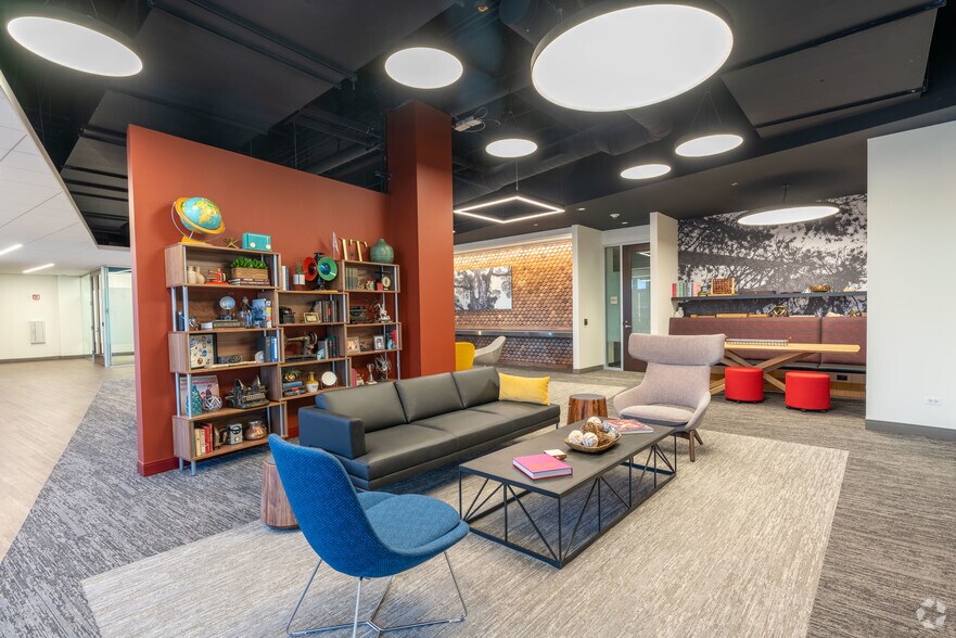 More Photos Of 8550 W Bryn Mawr Ave, Chicago Office For Lease