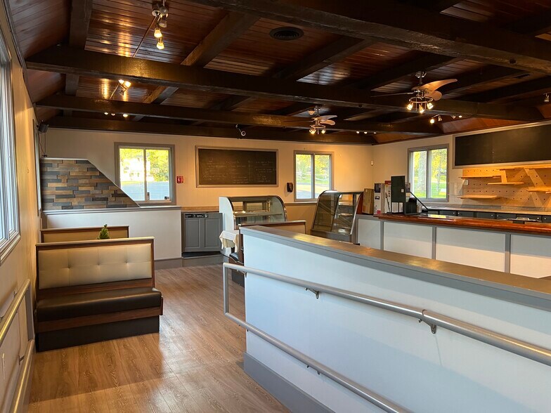More Photos Of 35-A Solomon Pond Rd, Northborough Restaurant For Lease