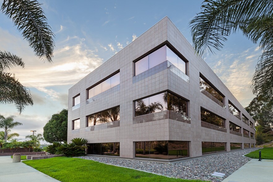 More Photos Of 2011 Palomar Airport Rd, Carlsbad Office For Lease