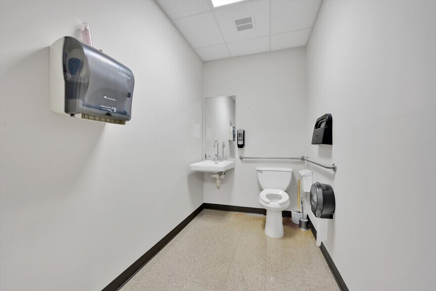 More Photos Of 200 Pine Brook Pl, Orwigsburg Medical For Lease